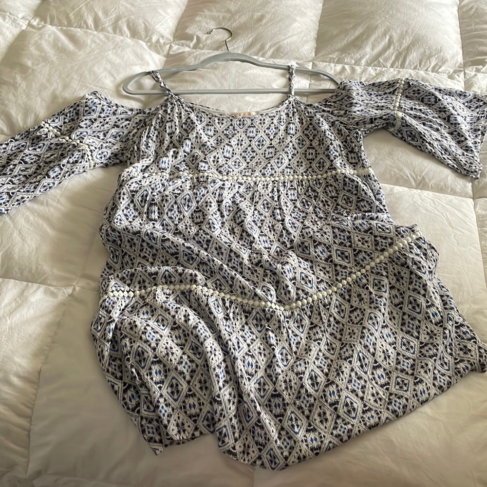 Dress flowy off the shoulder